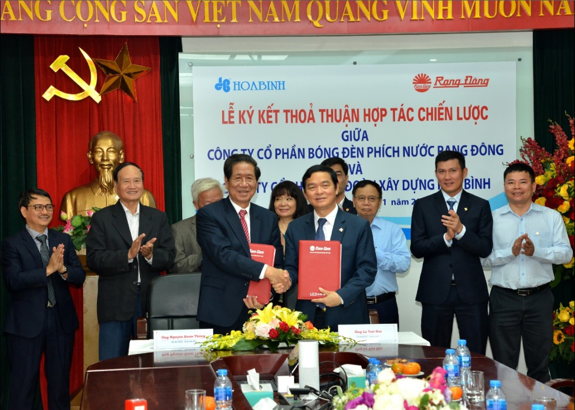 Công ty Rạng Đông ký kết hợp tác chiến lược với Tập đoàn Hòa Bình
